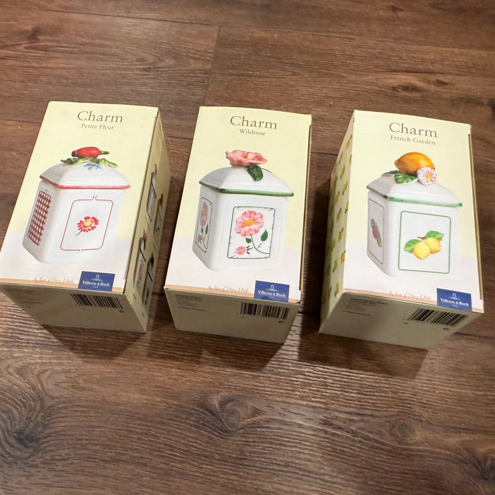 Villeroy & Boch canister set with lids.